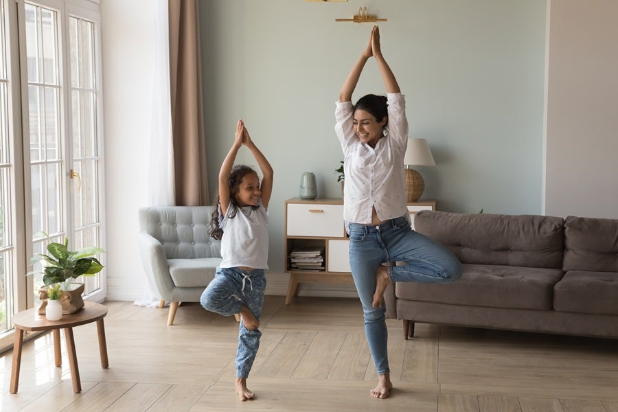 Tập luyện giữ thăng bằng khi đứng