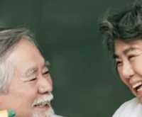 cặp đôi trung niên hạnh phúc