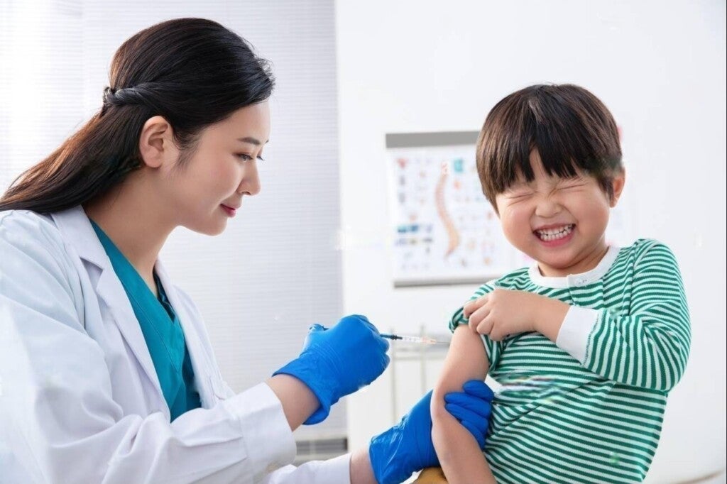 Cần chú ý các phản ứng của trẻ sau khi tiêm vắc xin
