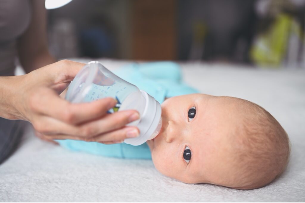phương pháp giảm sốt cho trẻ sau khi tiêm phòng cúm
