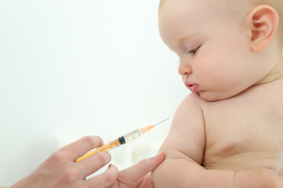 Khi nào trẻ cần được tiêm vaccine