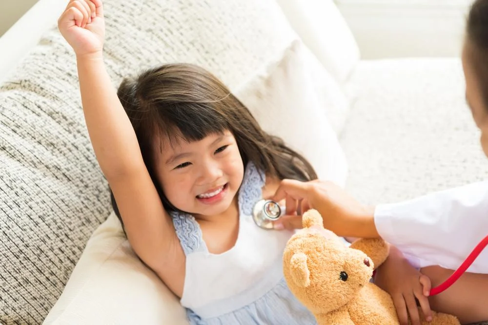 Dấu hiệu cảnh báo cần đưa trẻ đi thăm khám