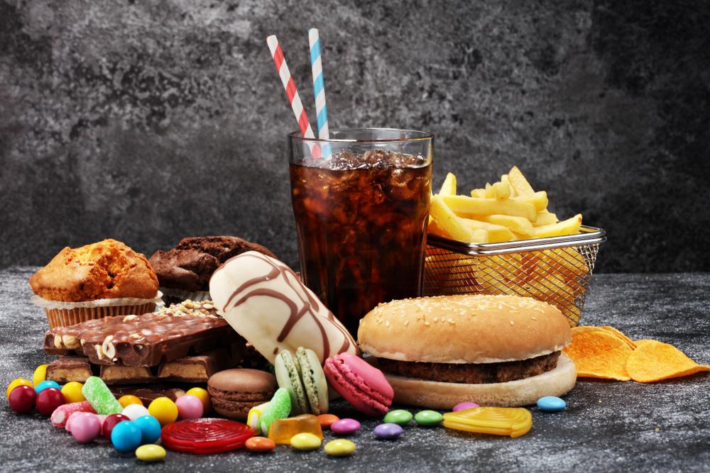 Trẻ bị tiêu chảy cấp không nên dùng thức ăn có hàm lượng đường cao, nhiều chất béo
