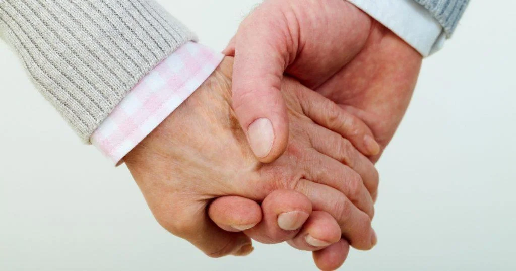 Điều trị tâm lý hành vi cho cả người bệnh Alzheimer và người chăm sóc là cần thiết