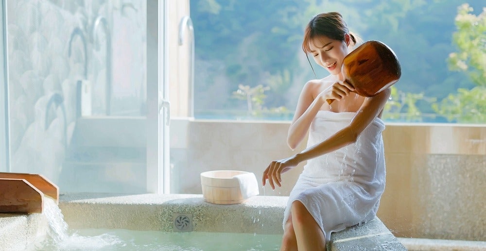 tắm bằng nước ấm giúp giảm các triệu chứng viêm xoang
