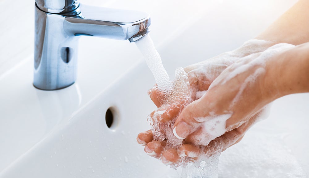 Rửa tay đúng cách và thường xuyên