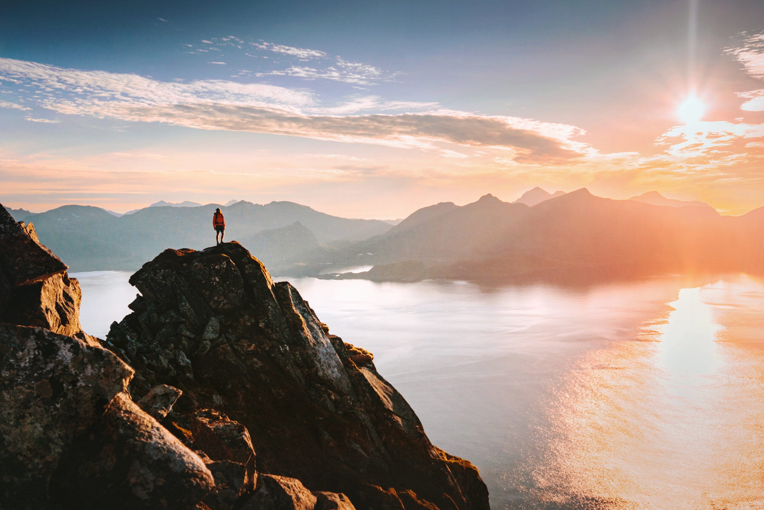 man-travel-norway-climbing-mountains-enjoying (1)